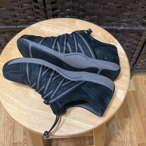 Dansko Women’s Suede/Leather shoes with cord closure - size 37- very good cond - Picture 2 of 6